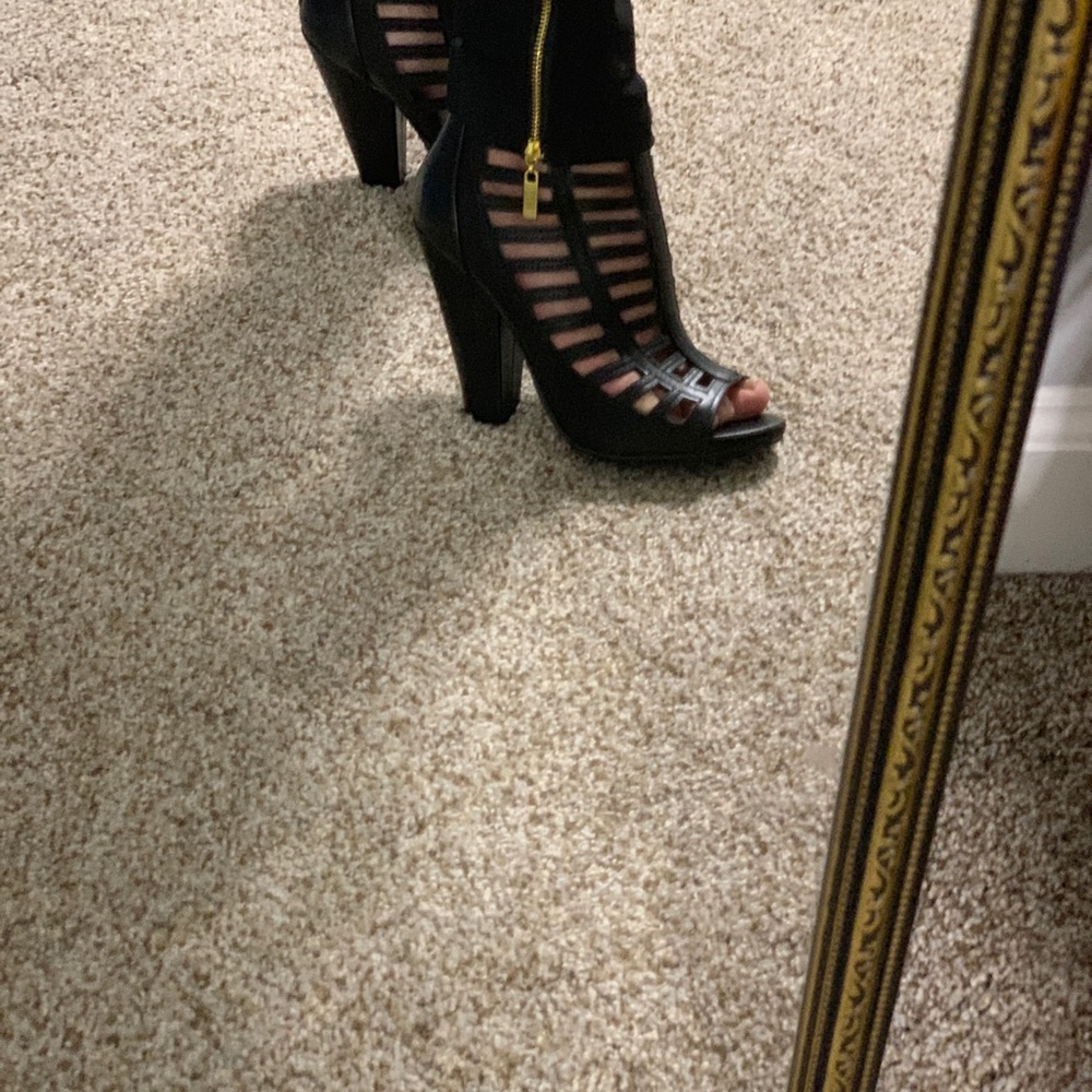 FARGO Black Peep Toe Caged In Booties! - Picture 2 of 6
